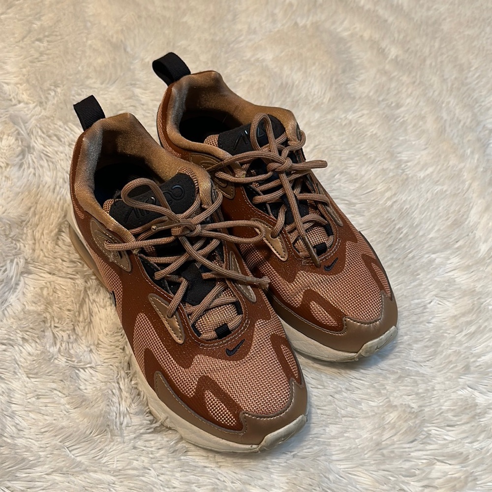 Nike Men's Brown Tan Athletic Sneakers